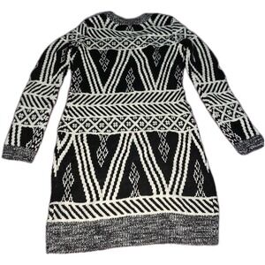Pink Rose Black & White Sweater Dress with Geometric Design size large.